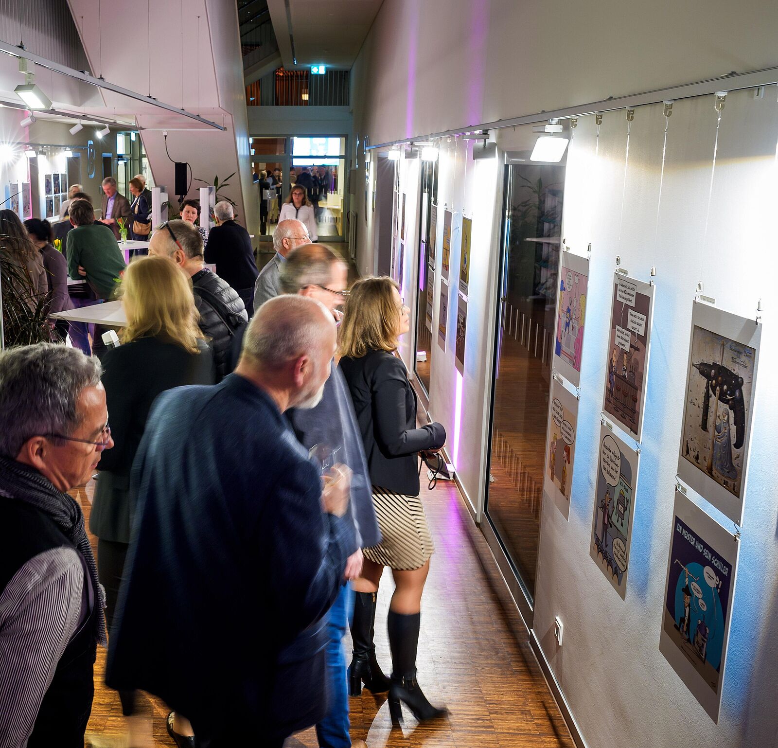 Karikaturenausstellung in njumii – das Bildungszentrum des Handwerks Impressionen der Karikaturenausstellung