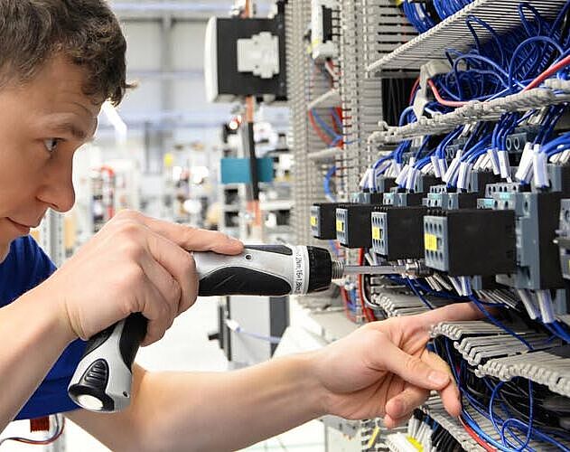 Meister im Elektrotechnikerhandwerk