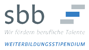 Logo vom Weiterbildungsstipendium der Stiftung Begabtenförderung berufliche Bildung bestehend aus dem Schriftzug in grau und blau: sbb, Wir fördern berufliche Talente, WEITERBILDUNGSSTIPENDIUM. Rechts daneben eine abstrakte Grafik von drei versetzen  Rechtecken in den abwechselnden Farben grau blau grau, die eine Art Treppe/Stufe bilden.